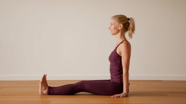 Why I love Dandasana - YogaEasy